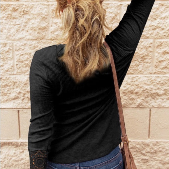 Yelum Carolyn boutique top!!! Long sleeve with lace! Super cute and comfy!!! π - Picture 2 of 4